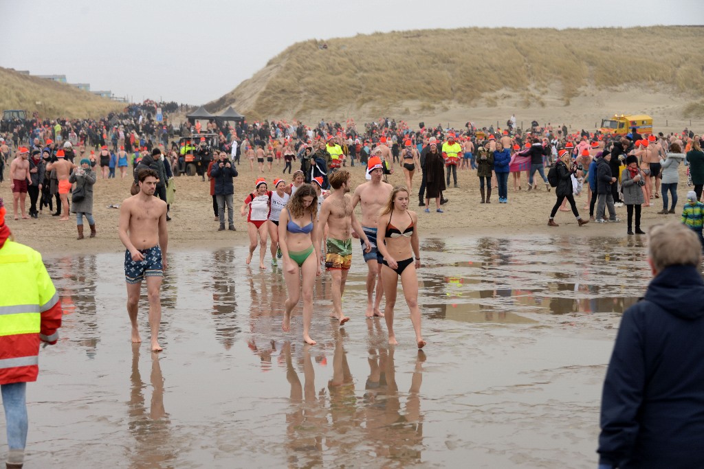 ../Images/Nieuwjaarsduik Nederzandt 2020 142.jpg